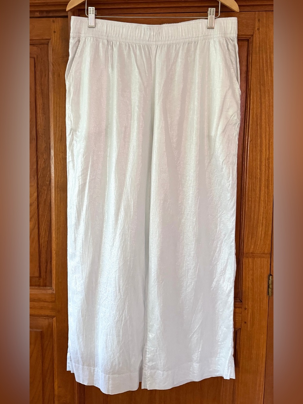 Tahari White Linen Blend Wide Leg Pants with pearlescent silvery shimmer shine